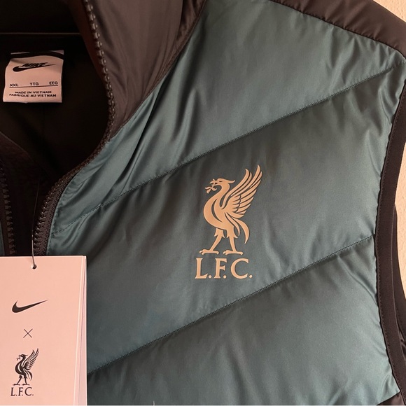 Nike Liverpool FC Windrunner Men’s Down-Fill Vest‎ - Picture 6 of 12